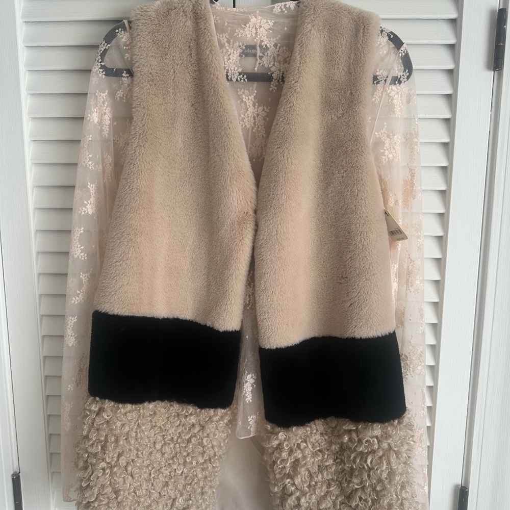 Catherine Malandrino Cream and Black Textured Sweater Vest